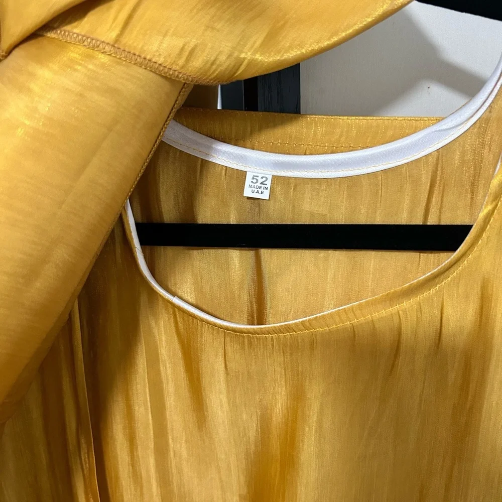 Elegant Yellow/Gold Three Piece Abaya set - Picture 5 of 6